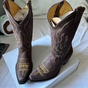 new Mstephy Boots boots, never worn, chocolate color, size 8, cowgirl